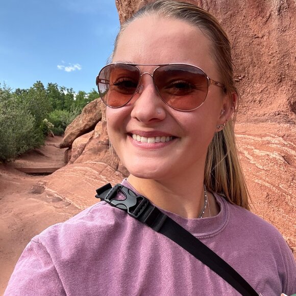 Meet your Posher, Mikaela - Picture 1 of 1